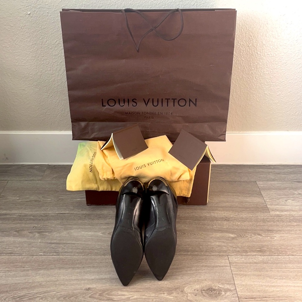 LouisVuitton booties, 3 inch heel with gold LV logo - Picture 4 of 11